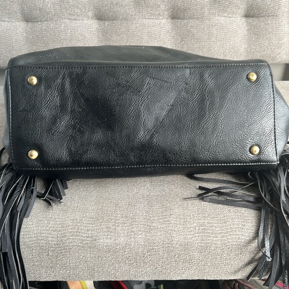 Urban Originals Black vegan leather fringed tote bag - Picture 7 of 13
